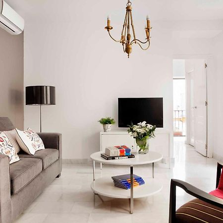 Apartamentos Mariscal Sevilla Exteriör bild