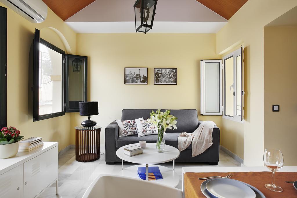 Apartamentos Mariscal Sevilla Exteriör bild