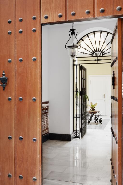 Apartamentos Mariscal Sevilla Exteriör bild