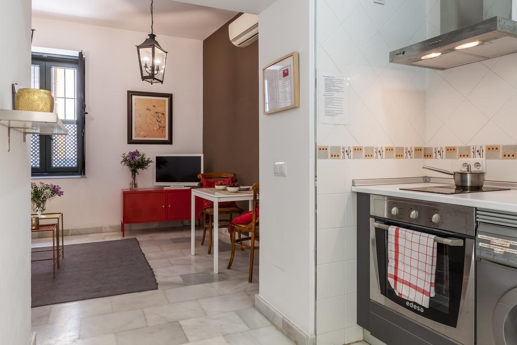 Apartamentos Mariscal Sevilla Exteriör bild