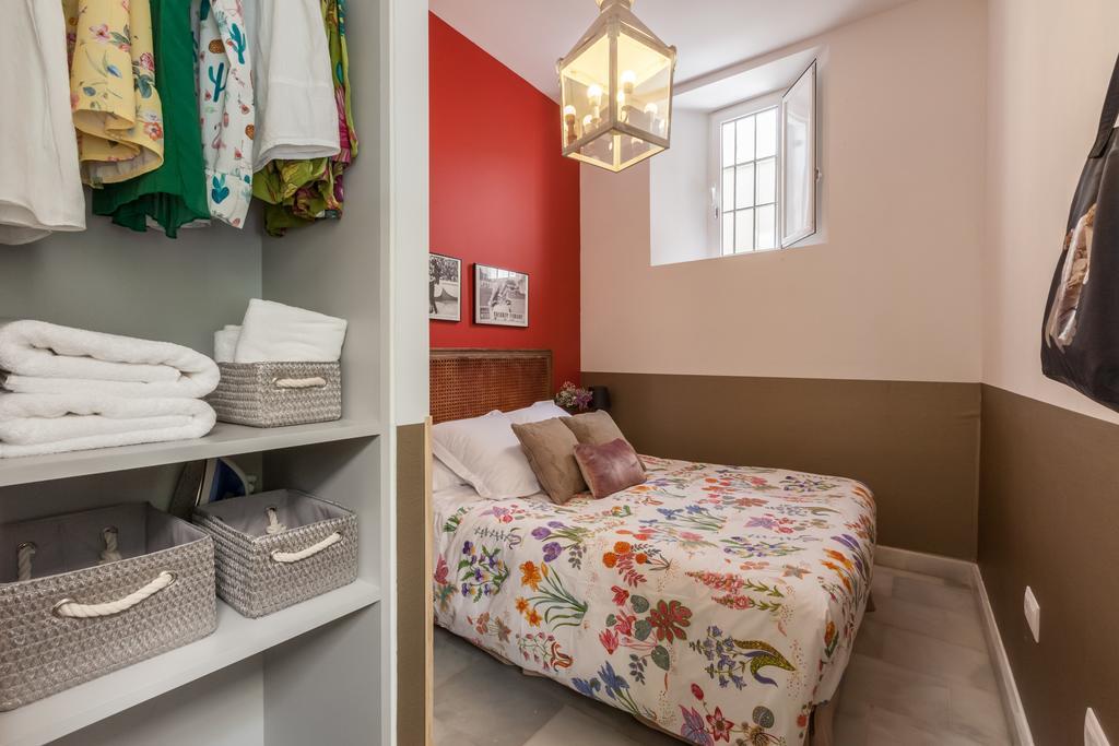 Apartamentos Mariscal Sevilla Exteriör bild