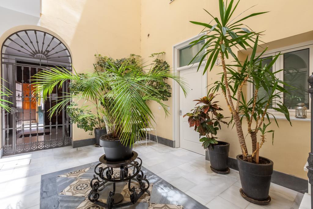 Apartamentos Mariscal Sevilla Exteriör bild