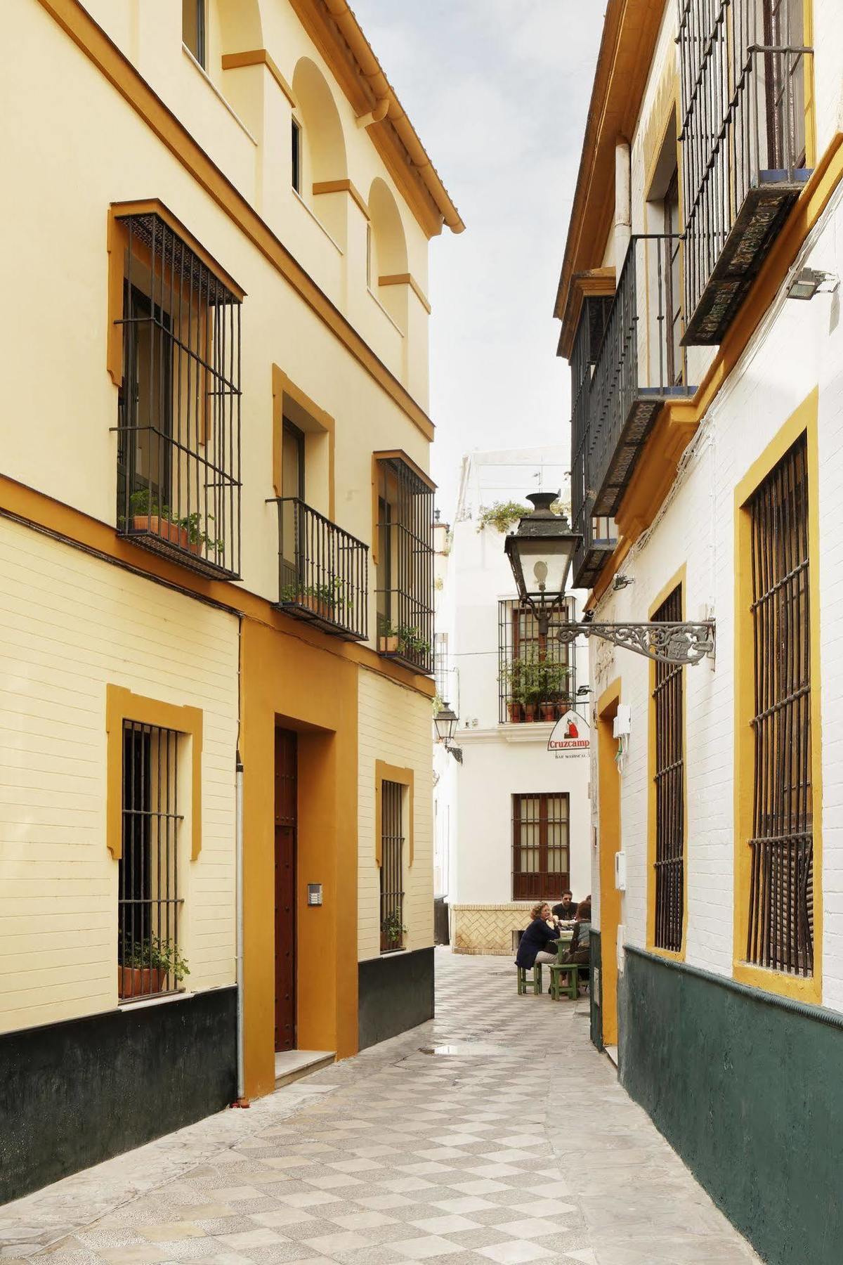 Apartamentos Mariscal Sevilla Exteriör bild